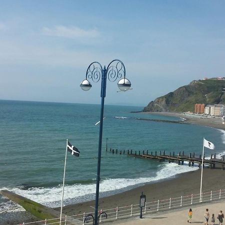Awel Mor Holiday Apartment آبيريستويث الغرفة الصورة