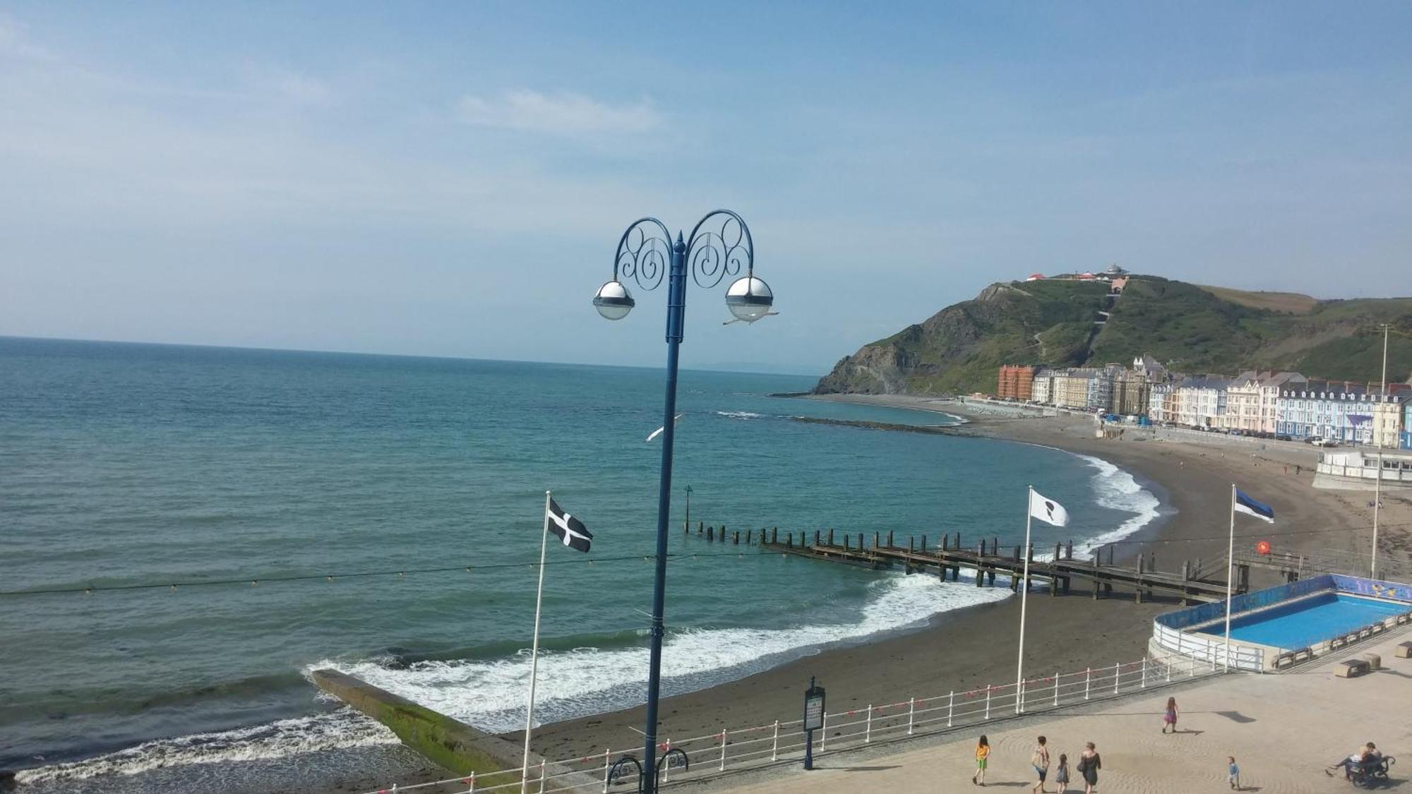 Awel Mor Holiday Apartment آبيريستويث الغرفة الصورة